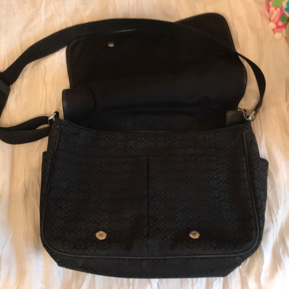 Classic Coach Messenger Cross Body Bag - Picture 2 of 7